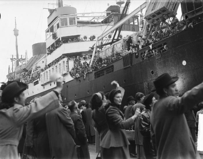 Vertrek Tabinta met emigranten voor Zuid-Afrika 1948